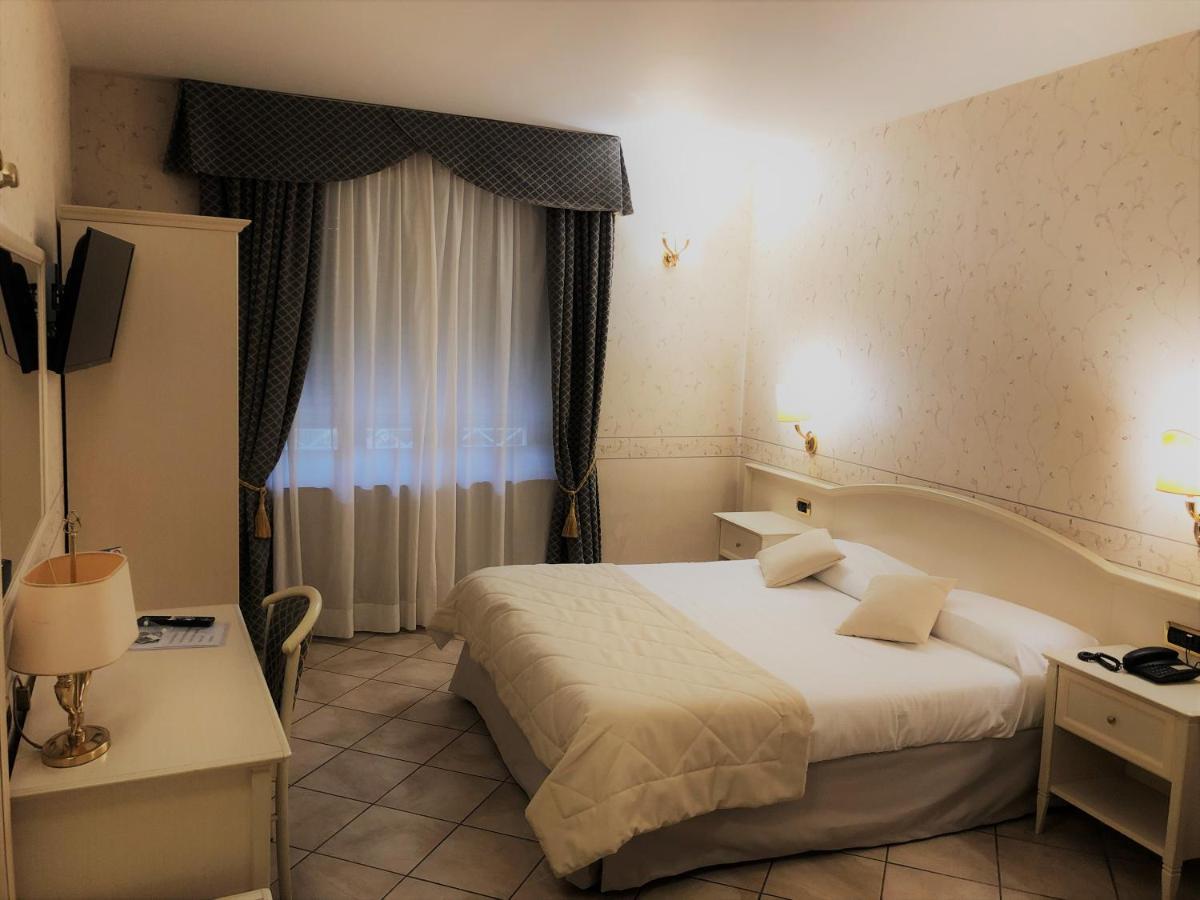 Hotel La Noce Chivasso Buitenkant foto