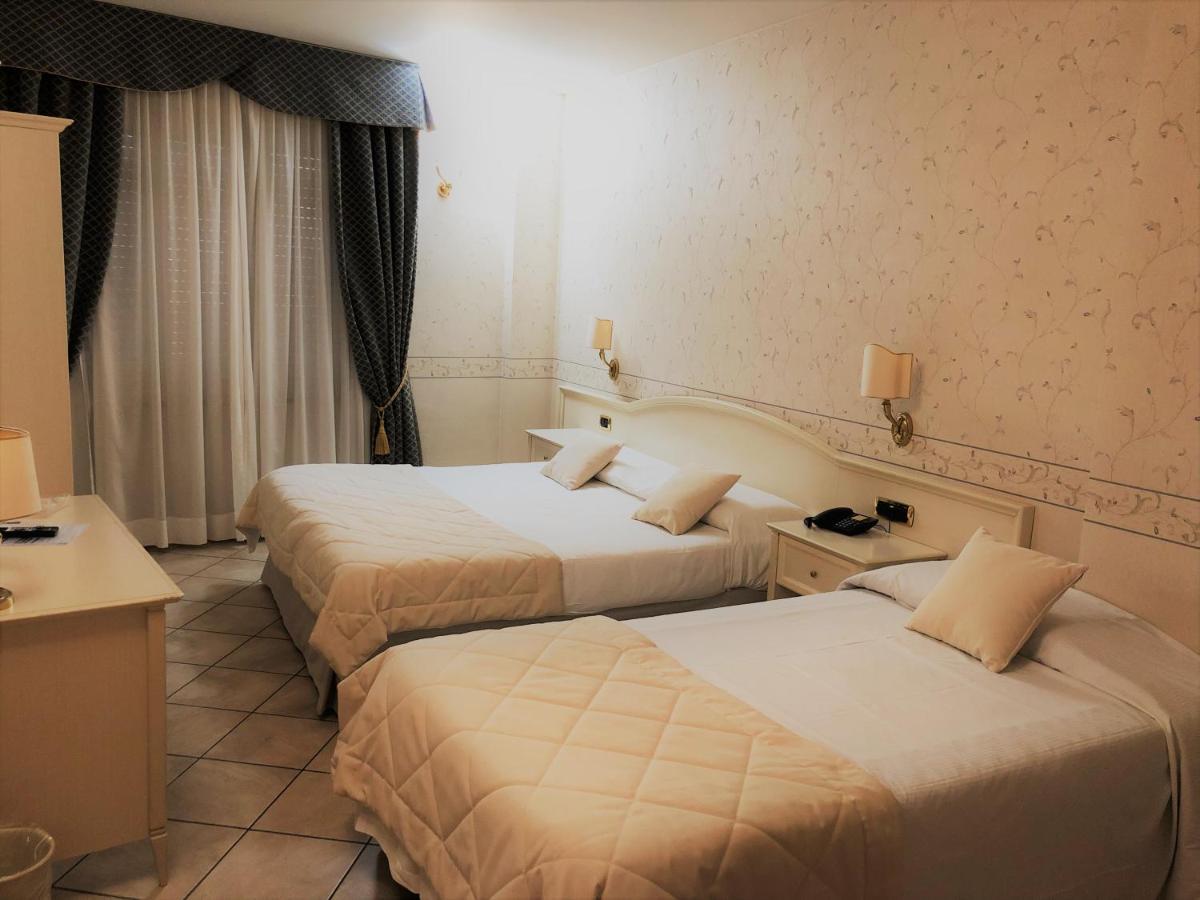 Hotel La Noce Chivasso Buitenkant foto